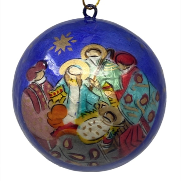 Nativity Lacquered Hand-made Painted Capiz Christmas Ornament - Picture 2 of 5